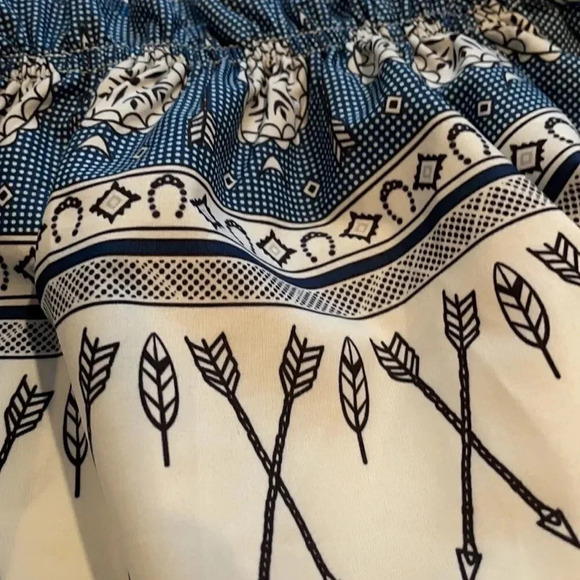 Amanda’s Place Off Shoulder Fluted Sleeve Drawstring Hem Top, women’s size S - Picture 4 of 11